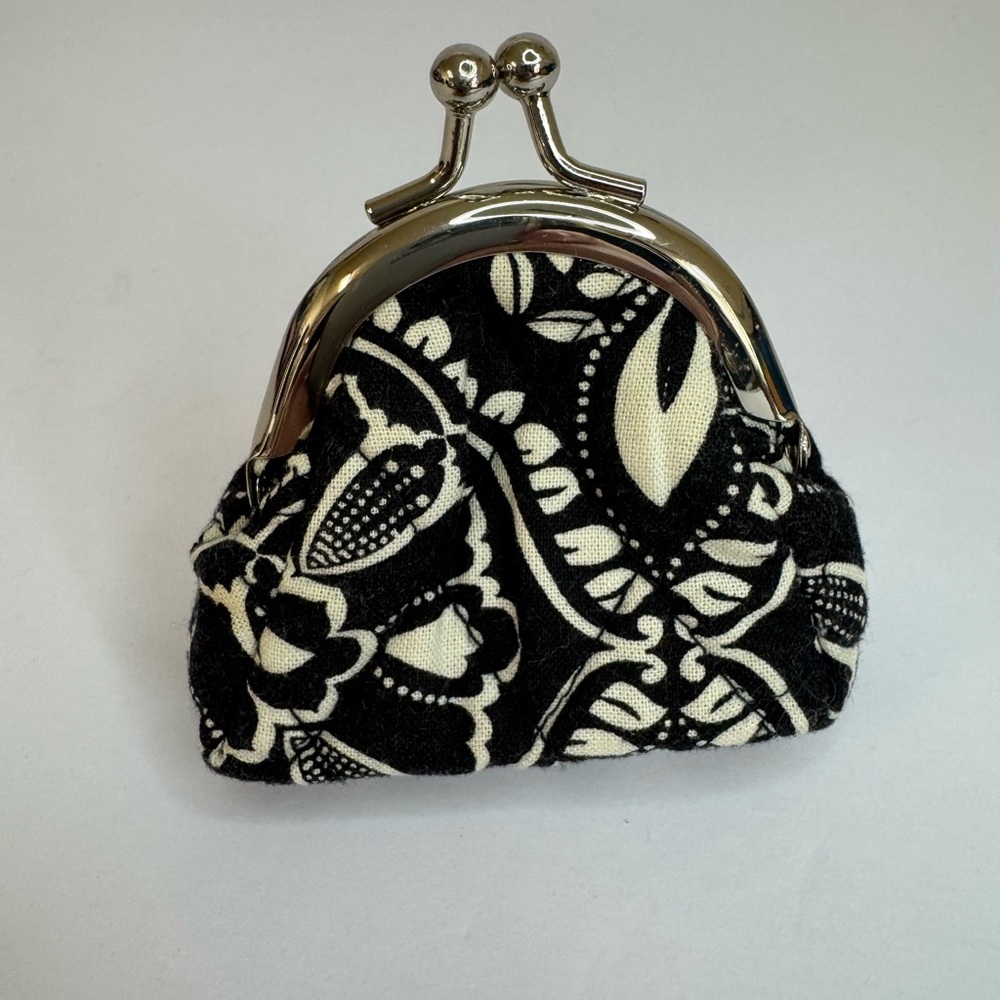 Vera Bradley Barcelona Kiss Kisslock Coin Purse 3" x 3" Small Lightweight